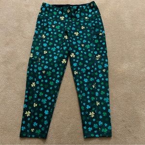 Bend Active St. Patrick’s Shamrock green crop leggings